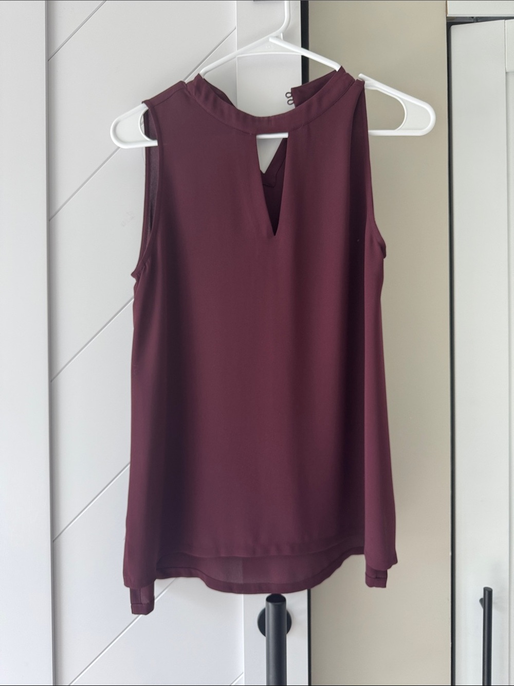 LOFT Sleeveless Keyhole Top - Burgundy